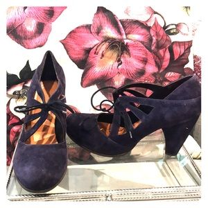 Vintage Coclico dark purple cutout pumps